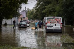 W Lewinie Brzeskim wciąż stoi woda. Galeria