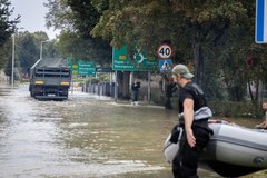 W Lewinie Brzeskim wciąż stoi woda. Galeria