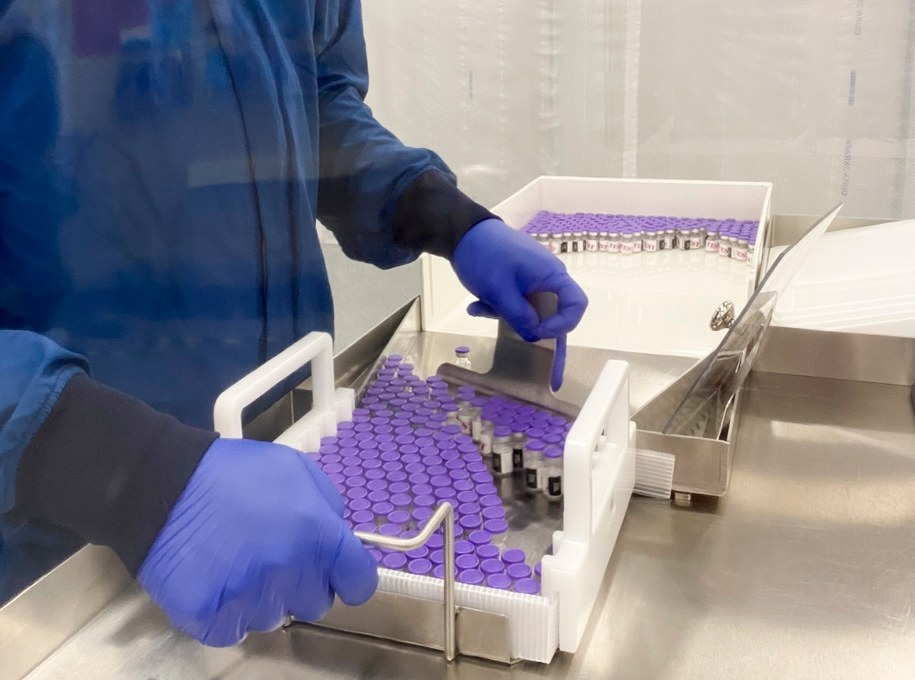 W listopadzie amerykański koncern farmaceutyczny Pfizer i niemiecka firma BioNTech poinformowały, że ich szczepionka daje 90 proc. skuteczności /PFIZER HANDOUT /PAP/EPA