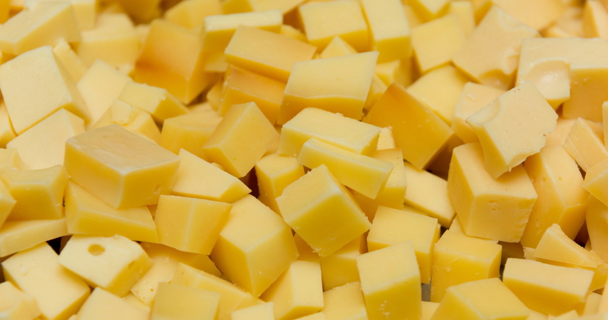 W lodówkach Polaków nie brakuje żółtego sera. Sercowcy nie powinni po niego sięgać /123RF/PICSEL