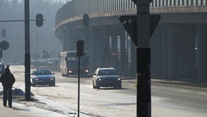 W Łodzi nie wytrzymała rura wodociągowa, na jezdni lód