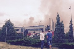 W Łodzi płonie lakiernia zakładu produkcyjnego