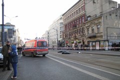 W Łodzi tramwaj zderzył się z autem, są ofiary