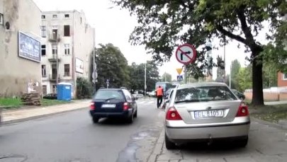 W Łodzi układają chodnik, by zerwać go za kilka miesięcy