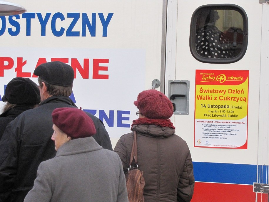 W Lublinie na placu Litewskim można zbadać się za darmo /Krzysztof Kot /RMF FM