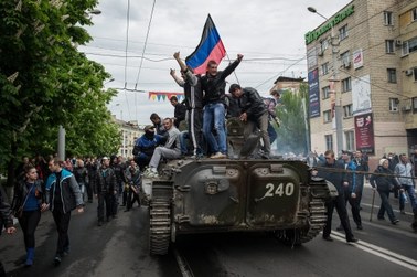 W Mariupolu uliczne walki, na Krymie triumf Putina
