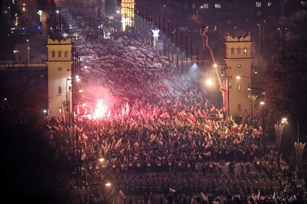 W marszach 11 listopada w Warszawie przeszło ok. 250 tys. uczestników /Leszek Szymański /PAP