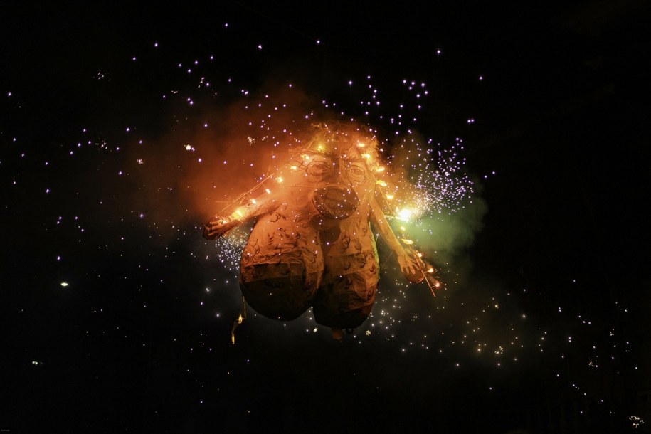 W Meksyku podczas "palenia Judasza" spalono kukły uosabiające zło /Cristian Leyva / NurPhoto via AFP /East News