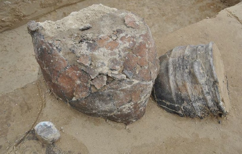 W miejscowości Moczydło archeolodzy odkryli naczynia z epoki brązu. /GDDKiA