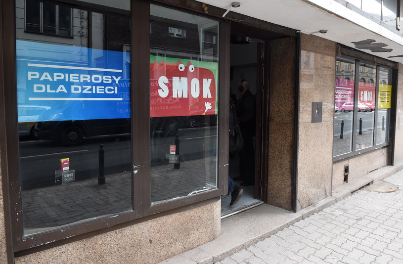 W miejscu rzekomego sklepu przy ul. Szpitalnej 4 zostanie otwarte Centrum Informacji o Smogu. /Radek Pietruszka /PAP