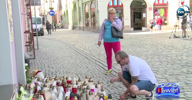 W miejscu tragedii nadal palą się światła /TVN 24 /TVN24