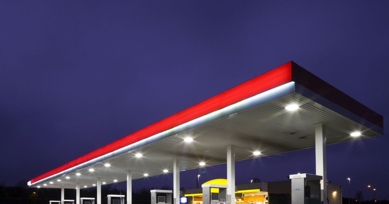 W mijającym tygodniu na detalicznym rynku paliw o 2 grosze potaniała benzyna bezołowiowa 95 /123RF/PICSEL