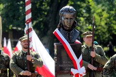 W Miłomłynie odsłonięto pomnik Danuty Siedzikówny "Inki"