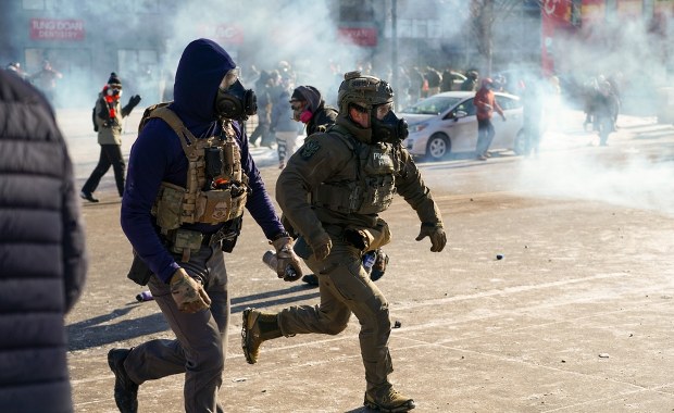 W Minneapolis wrze po śmierci Alexa Prettiego. Gubernator aktywuje Gwardię Narodową