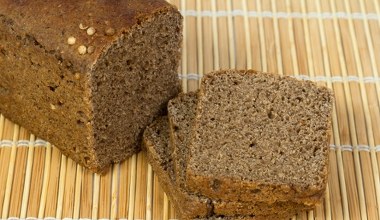 W mojej rodzinie ten chleb piecze się tylko na Wszystkich Świętych. Smakuje obłędnie