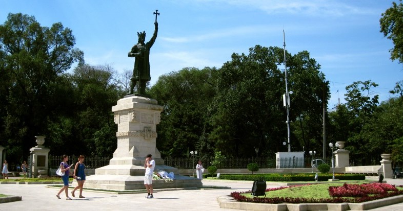 W Mołdawii uwielbiają Stefana III Wielkiego. W całym kraju można natknąć się na dziesiątki pomników, ulic i budynków nazwanych od jego imienia /Wikipedia Commons /domena publiczna