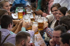 W Monachium rozpoczął się największy festiwal piwny na świecie