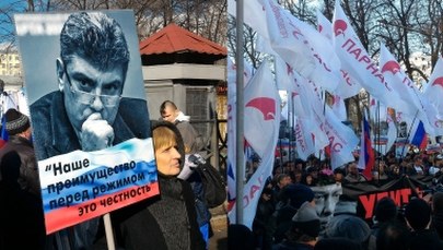 W Moskwie odbył się marsz upamiętniający Niemcowa. Miejsca, gdzie zginął polityk, pilnowała policja