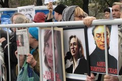 W Moskwie uczczono pamięć Anny Politkowskiej, zastrzelonej w urodziny Putina 