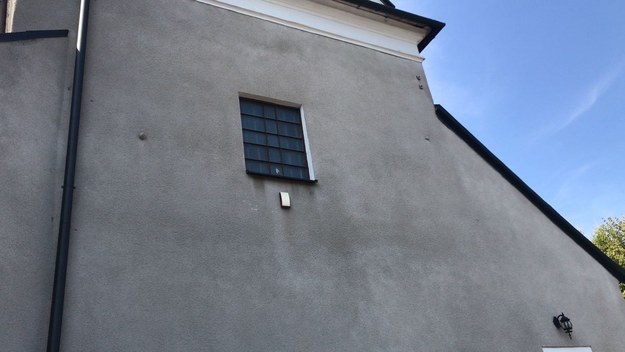 W murach kościoła utknęły trzy pociski i granat /Małopolska Policja /Policja