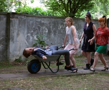 W musicalu Agnieszki Glińskiej „#wszystkogra” (2016) Fabijański pokazał, że oprócz grania potrafi też śpiewać i tańczyć (zaśpiewał m.in. "Ale w koło jest wesoło" oraz "Bossanowa do poduszki").

- Staszek jest piłkarzem. Gdybym miał  go porównać do jakiegoś popularnego  piłkarza, byłby to Robert Lewandowski. Do tej pory Staszkowi wydawało się, że 
wszystko jest dobrze, aż tu nagle coś zaczyna go uwierać. Przeszkadza mu jego 
pozycja medialna, popularność. I właśnie w tym momencie pojawia się w jego życiu kobieta, którą gra Kinga Preis, która w zupełnie nieoczekiwany sposób zaczyna wypełniać  jakąś lukę, która powstała z biegiem czasu w trakcie jego kariery zawodowej - tak charakteryzował swojego bohatera.