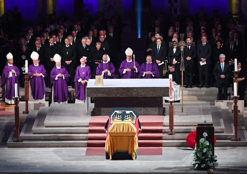 W nabożeństwie uczestniczyło 1500 gości /AFP
