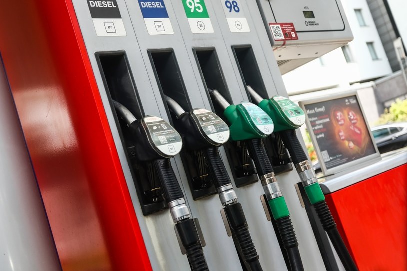 W najbliższych dniach ceny paliwa powinny spaść nawet o 15-20 groszy za litr /Getty Images