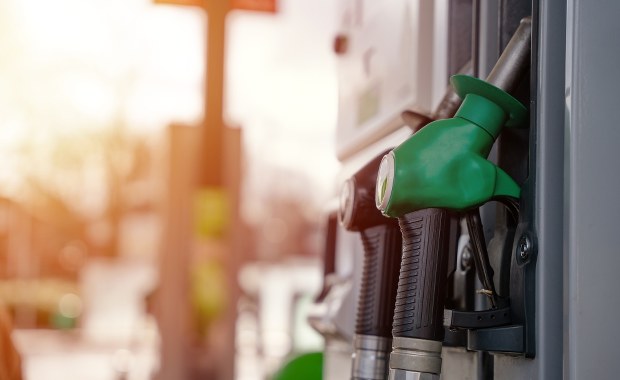 W najbliższych dniach tankowanie na stacjach będzie droższe