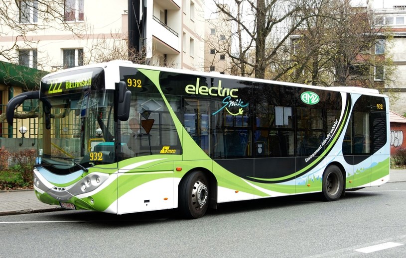 W najbliższych latach flota elektrycznych autobusów w Warszawie ma się znacznie zwiększyć /Marek Bazak /East News