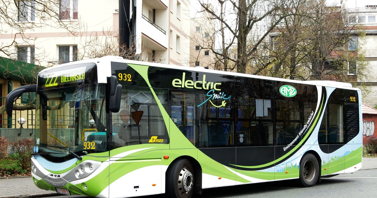 W najbliższych latach flota elektrycznych autobusów w Warszawie ma się znacznie zwiększyć /Marek Bazak /East News