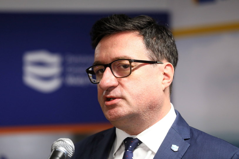 - W naszym systemie prawnym powinny się również znaleźć mapy i plany dotyczące zarządzania wodami opadowymi, które powinny przygotować samorządy - powiedział Przemysław Daca, prezes Wód Polskich podczas podsumowania konsultacji aktualizacji planów zarządzania ryzykiem powodziowym oraz gospodarowania wodami / 	Rafał Guz    /PAP
