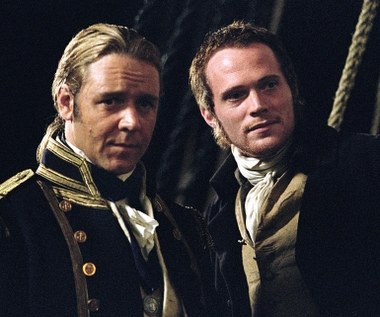 W "Niebezpiecznym umyśle" Bettany pojawił się jako wyimaginowana postać chorego na schizofrenię naukowca granego przez Russella Crowe’a.

U boku australijskiego gwiazdora Bettany'ego oglądaliśmy też w morskim filmie Petera Weira "Pan i władca: Na końcu świata". 

- Pracując ze sobą w „Pięknym umyśle” nauczyliśmy się porozumiewać niemal bez słów, co bardzo przydało się na planie „Pana i władcy” i pozwoliło nam szybko i wiarygodnie uchwycić dynamikę relacji pomiędzy naszymi bohaterami - mówił Russell Crowe.

Rola pokładowego chirurga przyniosła Bettany'emu wiele wyróżnień, w tym nominację do BAFTA i Broadcast Film Critics Association, a także nagrodę Evening Standard i London Film Critics za najlepszą drugoplanową rolę.


 