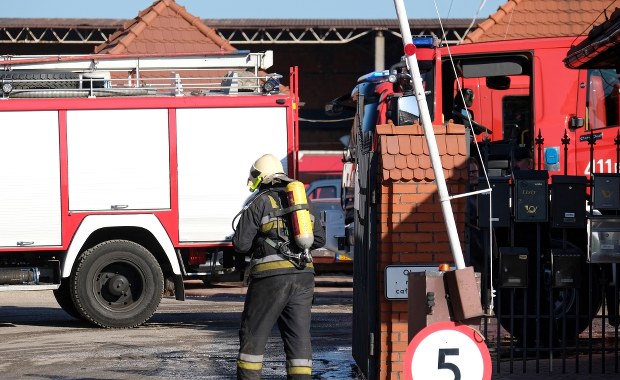W niedzielę dogaszano potężny pożar w Bytomiu
