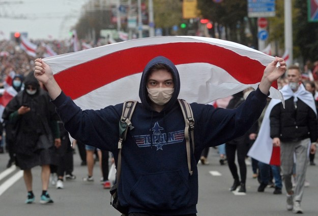 W niedzielę na Białorusi zatrzymano ponad 350 uczestników protestów /STR /PAP/EPA