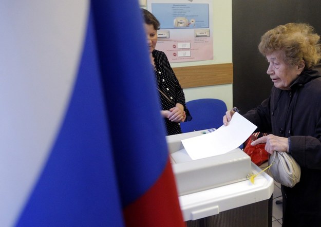 W niedzielę w 82 z 83 regionów Rosji odbyły się wybory lokalne różnego szczebla i referenda /MAXIM SHIPENKOV    /PAP/EPA