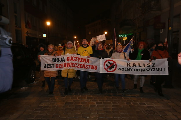W niedzielę w Kaliszu odbyła się manifestacja pod hasłem "Kalisz wolny od faszyzmu" /	Tomasz Wojtasik /PAP
