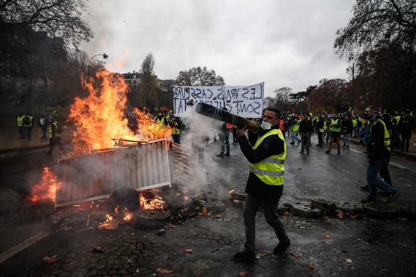 W niedzielę w Paryżu zebrał się sztab kryzysowy /ABDULMONAM EASSA /AFP