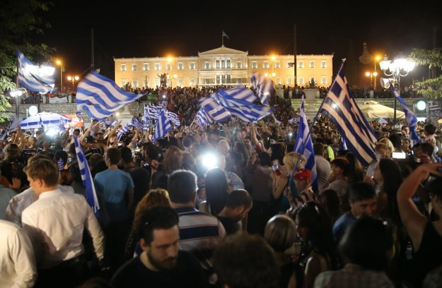 W niedzielnym referendum zwyciężyli zwolennicy odrzucenia warunków, jakie stawiali Grecji międzynarodowi wierzyciele /Kay Nietfeld  /PAP/EPA