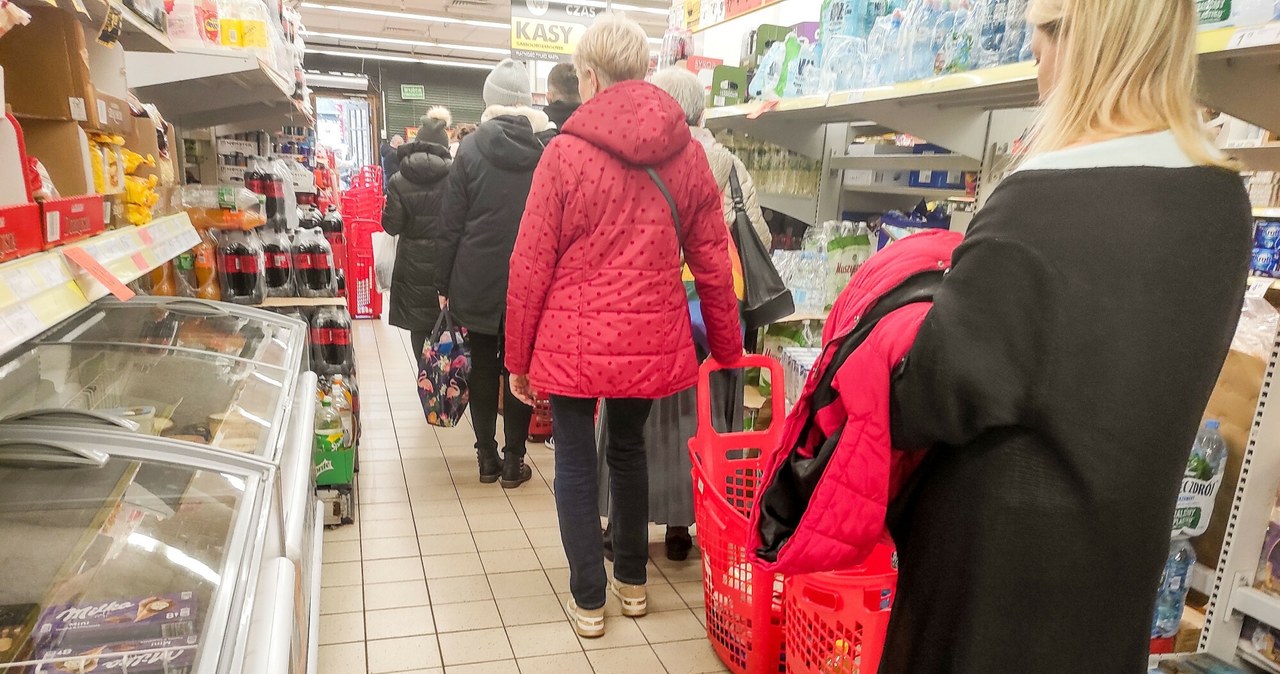 W niektórych godzinach dnia ruch w sklepach jest o wiele większy /Piotr Kamionka /Reporter