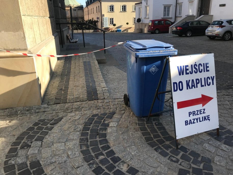 W niektórych miejscach pojawiły się taśmy oznaczające, że chodzić tam nie wolno. /Marcin Buczek /RMF FM