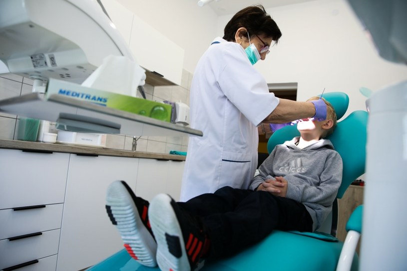 W niektórych polskich szkołach uczniowie mogą korzystać z usług stomatologicznych /ANDRZEJ BANAS / POLSKA PRESS /East News