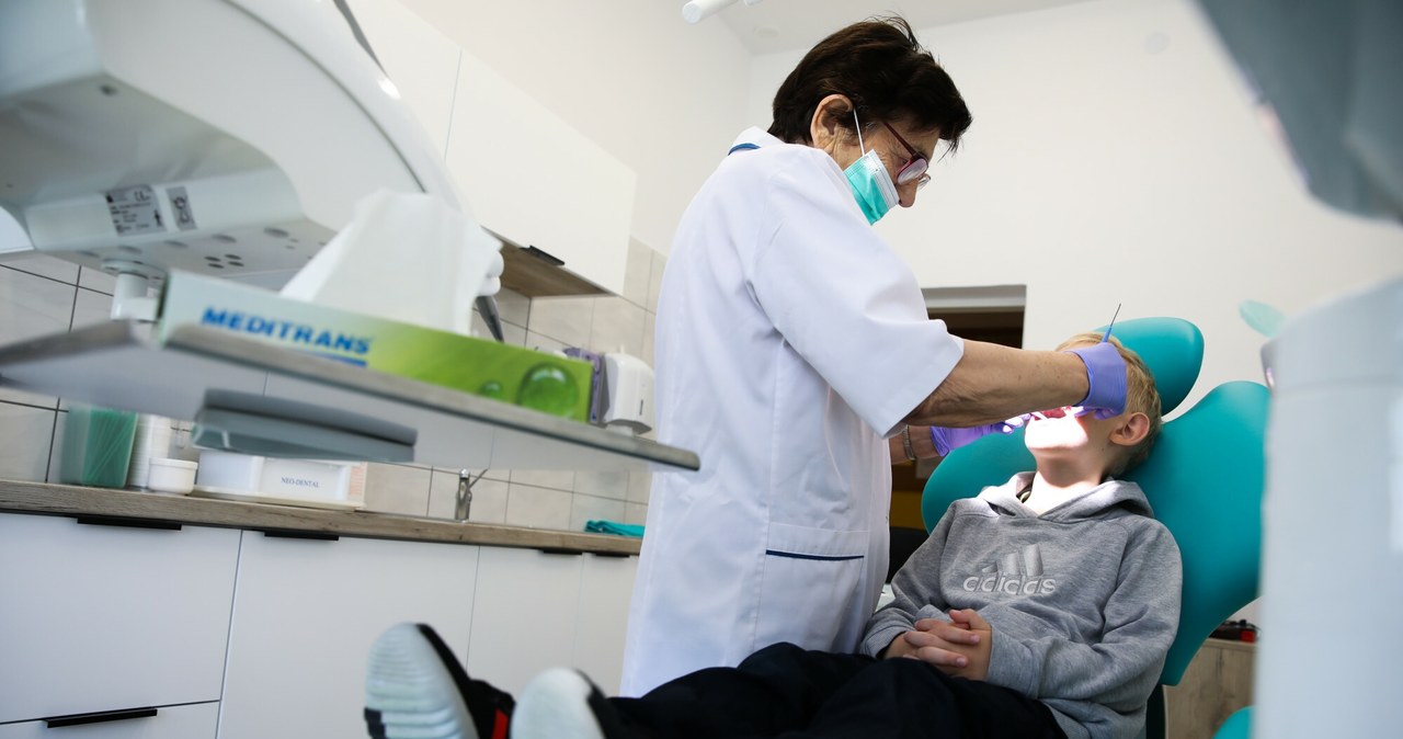 W niektórych polskich szkołach uczniowie mogą korzystać z usług stomatologicznych /ANDRZEJ BANAS / POLSKA PRESS /East News