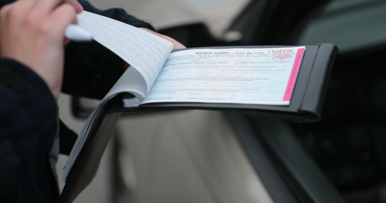 W niektórych przypadkach kierowca przewożący niebezpieczne przedmioty otrzyma mandat karny. Gdy wykroczenie jest poważniejsze, funkcjonariusz może nawet zatrzymać dowód rejestracyjny.