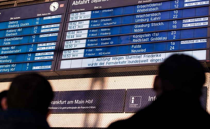 W Niemczech niedzielny handel kwitnie na dworcach /AFP