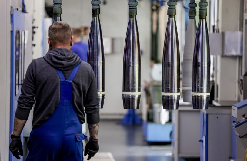 W Niemczech powstanie nowa fabryka amunicji. Podobne plany inwestycyjne zapowiedział premier Donald Tusk /AFP