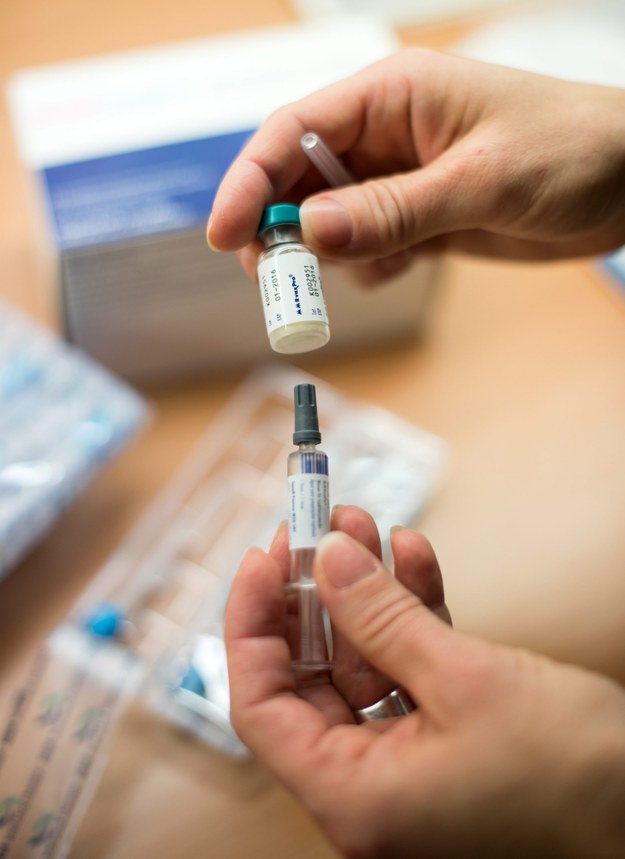 W Niemczech szczepienie przeciwko odrze nie jest obowiązkowe /BERND VON JURTCZENKA /PAP/EPA