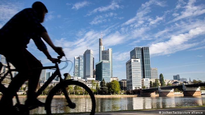 W Niemczech w czasie pandemii nastał prawdziwy boom na rowery /Jochen Tack/picture alliance /Deutsche Welle