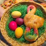 W Niemczech wielkanocne jajka przynoszą dziś bociany. Na czym polega Osterstorch?