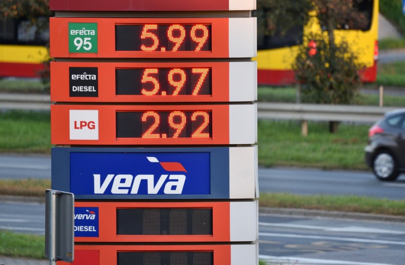 W Niemczech za litr PB95 zapłacić trzeba nawet o 2,8 zł więcej niż w Polsce /Bartłomiej Magierowski /Agencja SE/East News