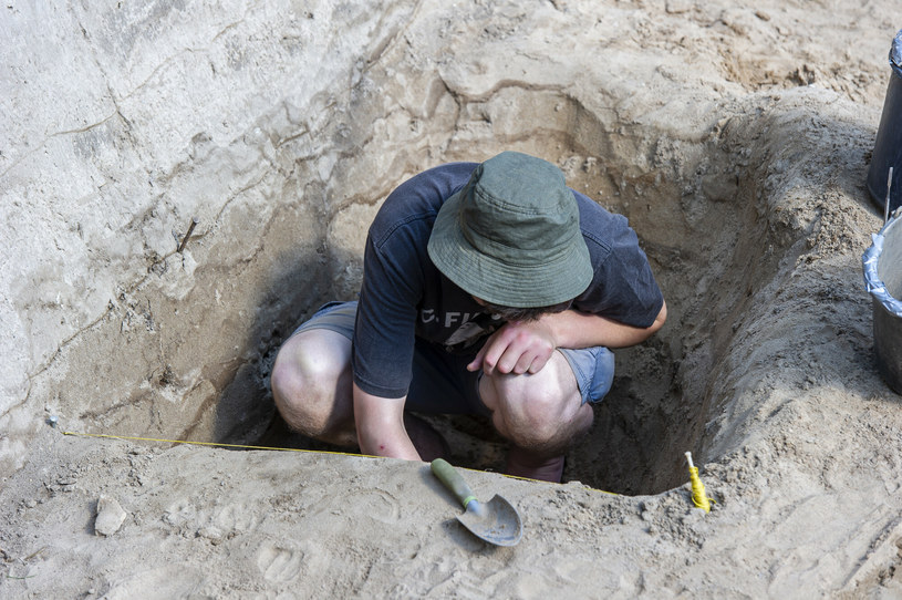 W niewielkiej angielskiej wsi odnaleziono osiem starych grobowców (zdjęcie ilustracyjne) /Stanislaw Bielski/REPORTER /East News